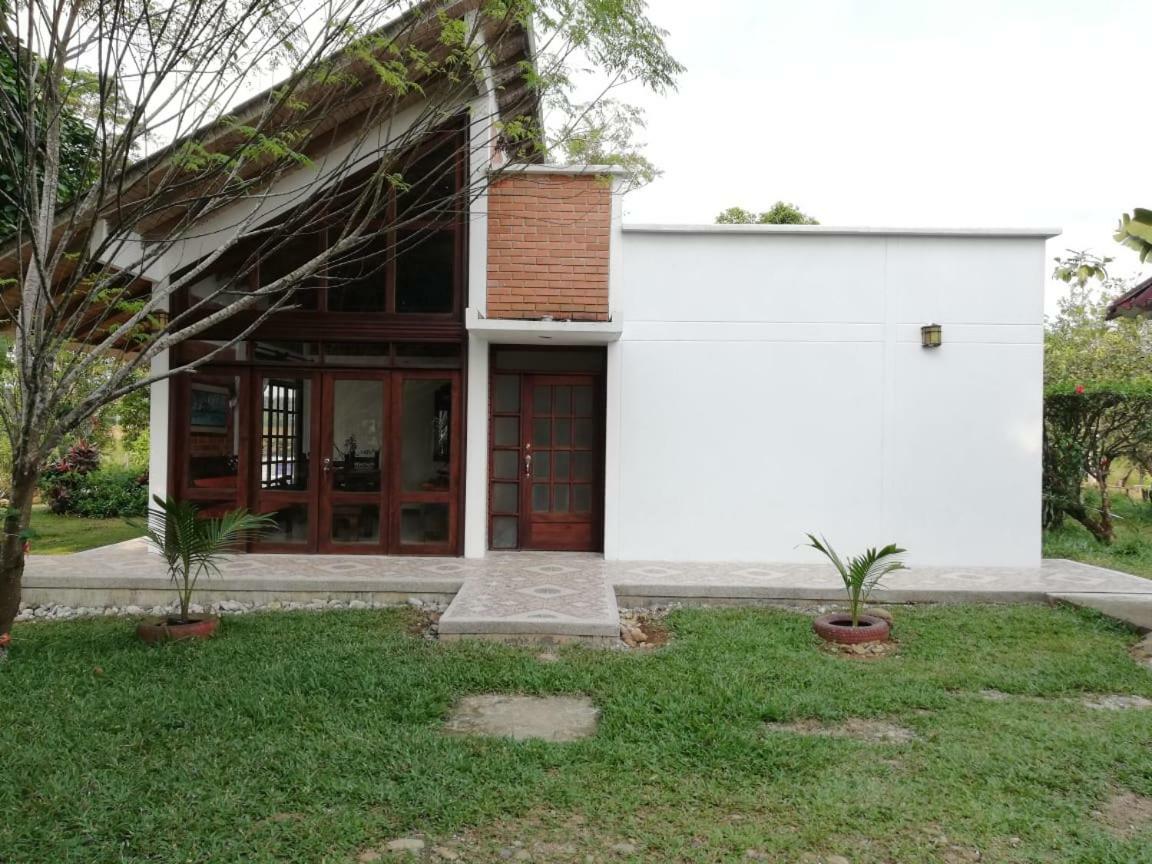 Hostal Suna Vito Puerto Asís エクステリア 写真